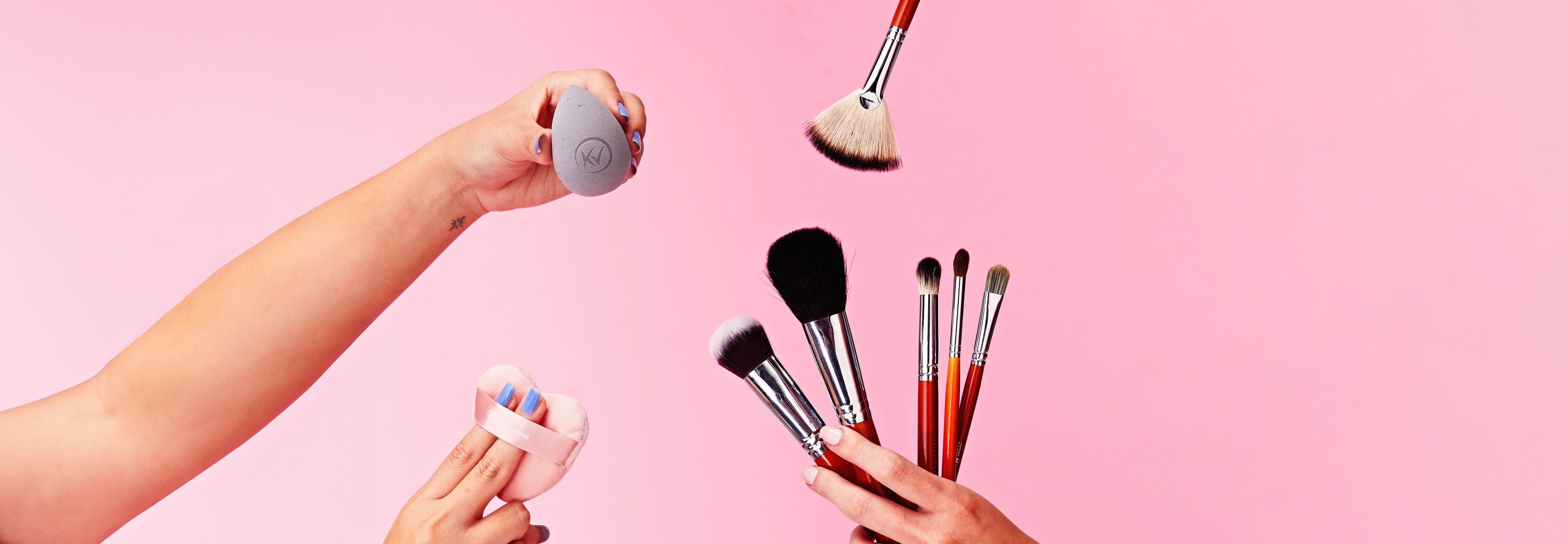 Pincel x Esponja: qual o seu favorito para aplicar base?